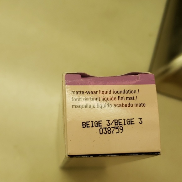 Makeup - Picture 3 of 3